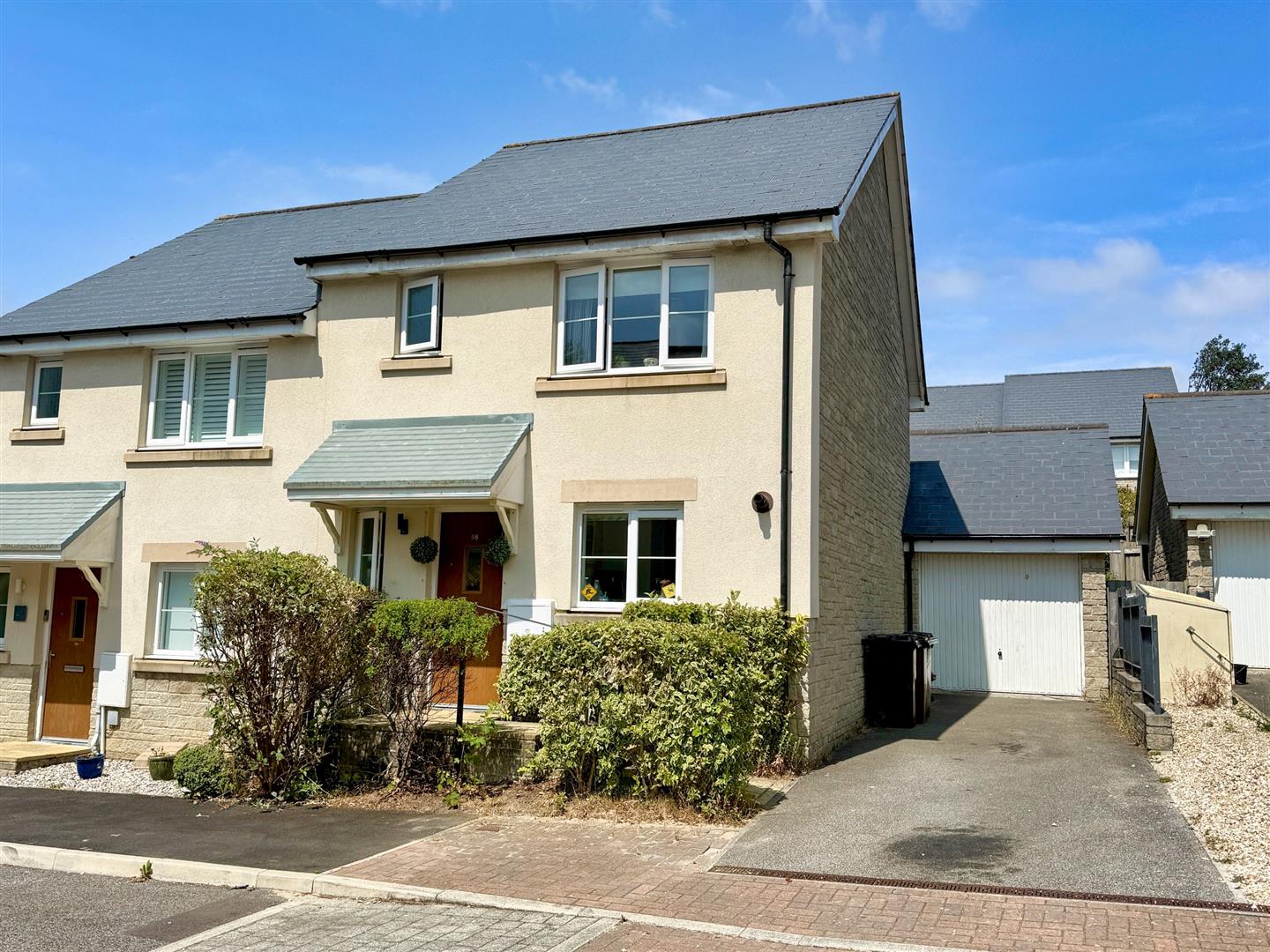 3 bed property in Trelowen Drive, Penryn